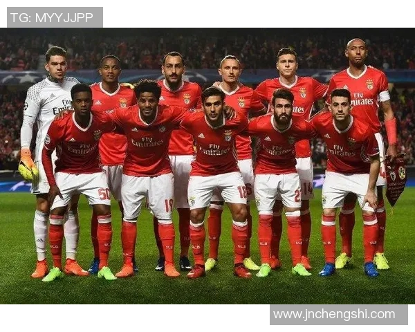 本菲卡与曼联实力对比分析揭示两队在战术与球员方面的差异